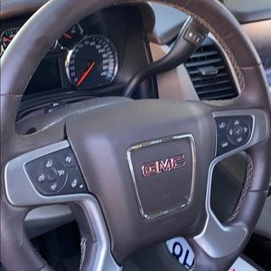 Meet your Posher, Luis